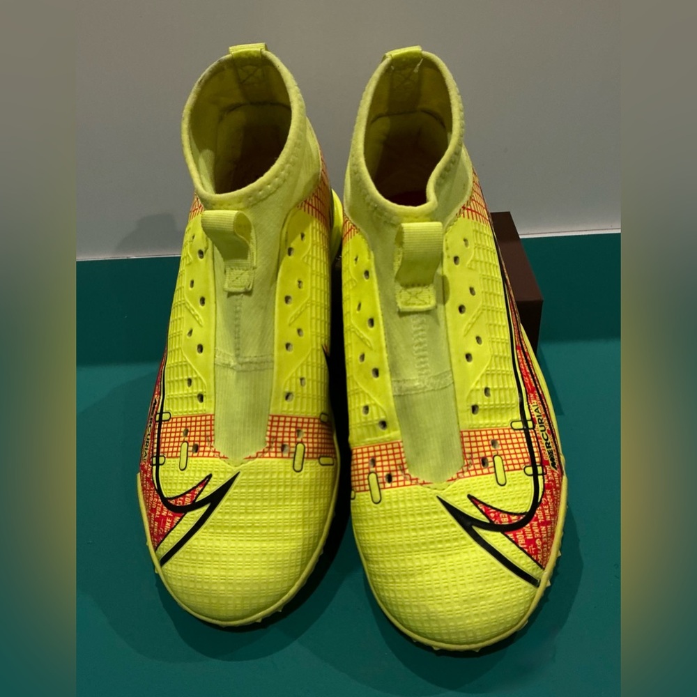Nike Mecurial Superfly 8 Academy Vibrant Yellow Soccer Cleats EUC Size 2.5Y